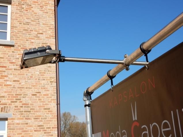 Ledspot op spandoekframe